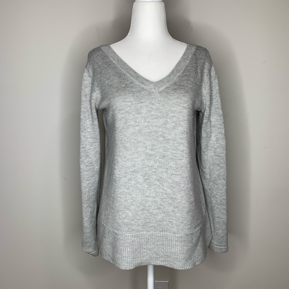 BN5 41 Hawthorn Light Gray V-Neck Sweater Classic‎ Minimalist Wool Blend Small